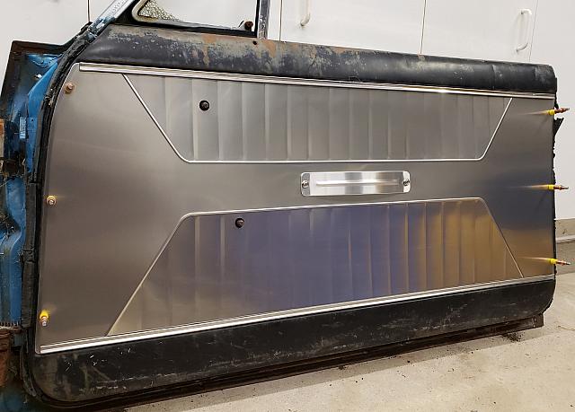 Nova 66-67 top bottom vertical pleats with piping